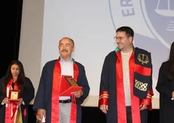 Emekli öğretmen 79 yaşında avukat oldu