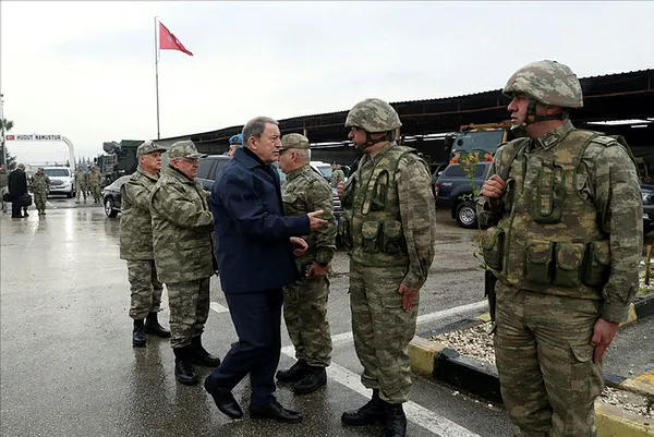 Son dakika: Bakan Hulusi Akar ve TSK komuta kademesinden sınırın sıfır noktasına kritik ziyaret - 2