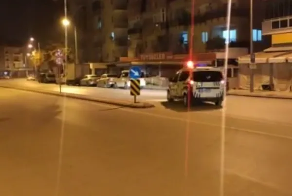 denizlide-bir-genc-alkol-parasi-icin-babasini-dovdu-oglundan-bicaklayarak-kurtuldu-1637905433523.jpg Denizli’de bir genç alkol parası için babasını dövdü: Oğlundan bıçaklayarak kurtuldu - 1