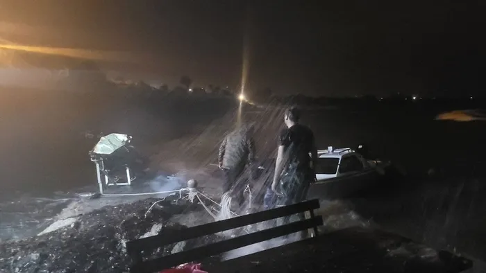 SON DAKİKA: İzmir'i fırtına vurdu! Tekneler battı... - 1