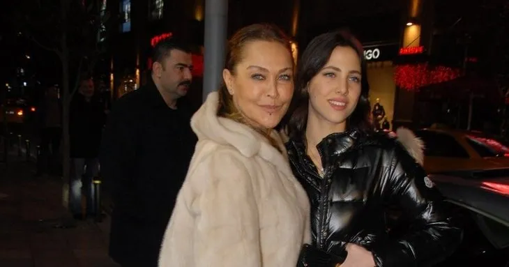 Hülya Avşar ve kızı Zehra Çilingiroğlu fotoğraflarıyla sosyal medyayı salladı