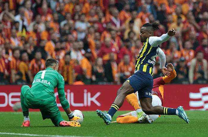 turkiye-90-dakika-nefesini-tutuyor-sampiyonluk-dugumu-cozulecek-mi-galatasaray-fenerbahce-macinda-ilk-duduk-ca-1716138360794.jpg Rams Park'ta 10 kişilik zafer! Fenerbahçe Galatasaray karşısında hata yapmadı | Şampiyonluk düğümünde son 90 - 3
