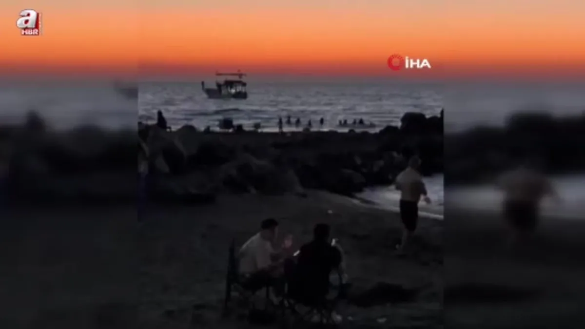 Hatay'da denize atlarken kayalıklara çakıldı