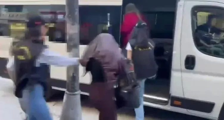masaj-salonunda-zello-kodlu-fuhus-tuzagi-1790162080429.jpeg Masaj salonunda kirli çark deşifre edildi: "Zello" kodlu fuhuş tuzağı! Telsizli korunma, şifreli kodlar ve korsan taksi! - 1
