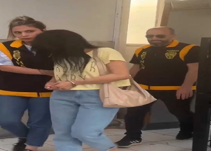 vicdanlari-sizlatan-goruntuler-ozel-gereksinimli-ogrencilere-dehseti-yasatti-1746818987271.jpg Şikayet üzerine hakkında soruşturma başlatılan öğretmen gözaltına alındı. (DHA)