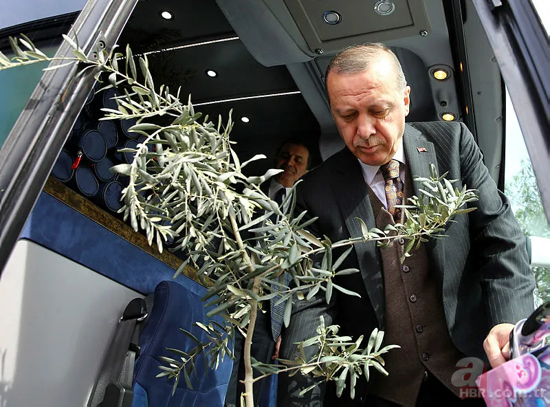 Cumhurbaşkanı Erdoğan, 105 yaşındaki Fikriye ninenin elini öptü 20