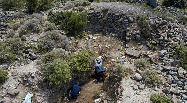 İzmir’de kaçak kazıda 1500 yıllık mozaik bulundu