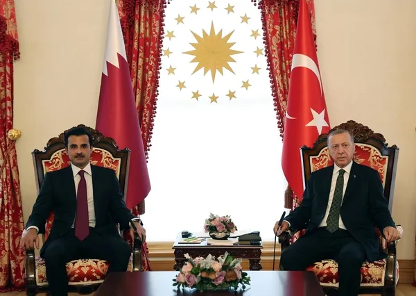 katar-emiri-al-sani-istanbulda-baskan-erdogan-ile-bas-basa-gorusme-1665759770294.jpeg