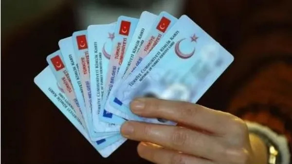 ehliyeti-olanlar-okumadan-gecmeyin-yakalanirsaniz-cezasi-var-iste-son-tarih-1672053549223.jpg Ehliyet yenileme ücreti ne kadar, kaç TL? Ehliyet yenileme son tarih ne zaman? Yeni ehliyet için gerekli belgeler... - 4