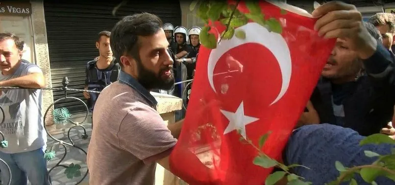 Nusaybin'de HDP'li vekillere Türk bayraklı tepki