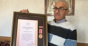 Şehit oğlunun maaşıyla 10 çocuk okutuyor!