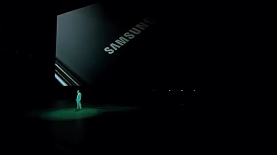 Samsung yeni bombasını tanıttı