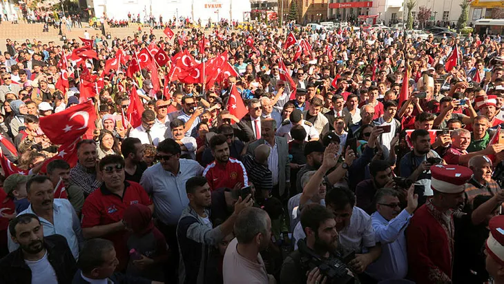 Rıza Kayaalp, memleketi Yozgat'ta çiçeklerle karşılandı - 1