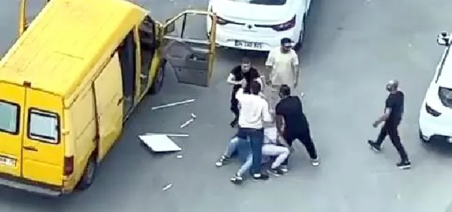 İstanbul'da yol verme kavgası! Tekme ve yumruklar havada uçuştu