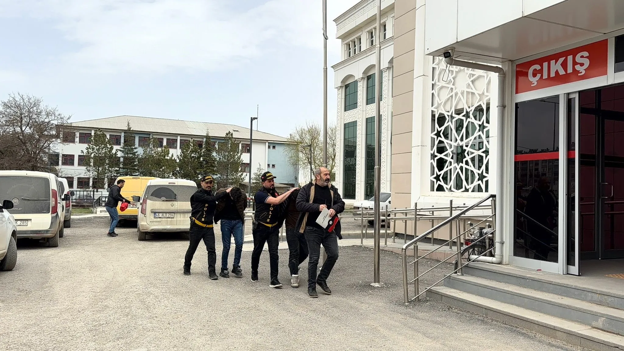 Kahramanmaraş'ta milyonluk vurgun yapan sahte polisler yakalandı