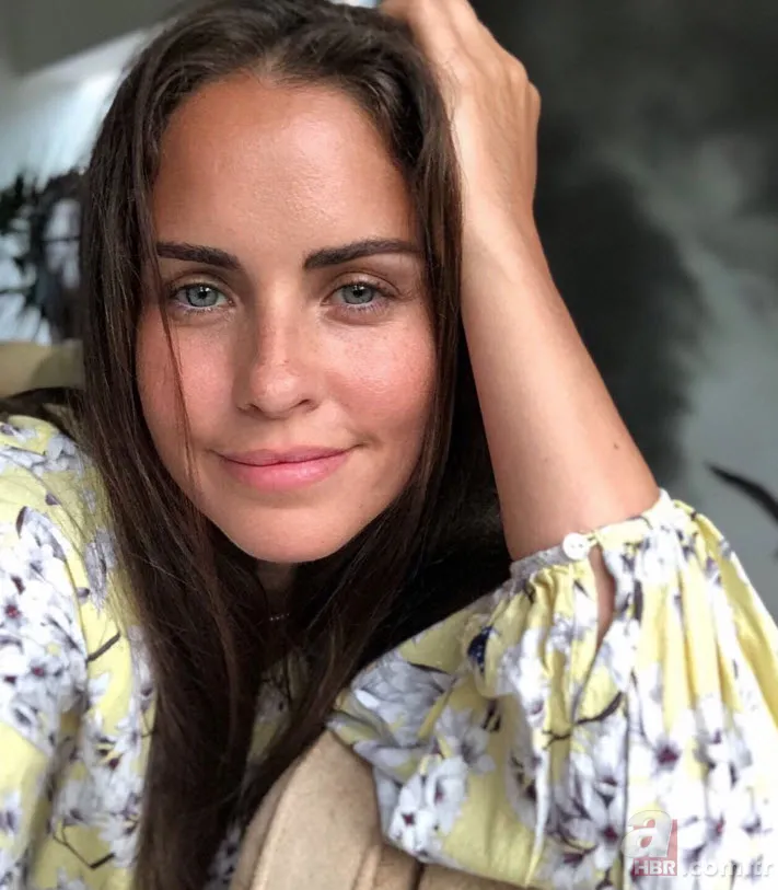 Azra Akın fena yakalandı! Makyajsız hali olay oldu! “Sen de yaşlanmışsın” 19