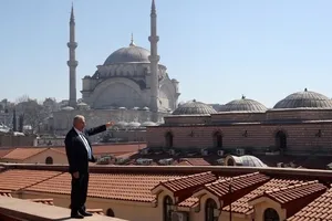 Binali Yıldırım, Kapalıçarşı çatısında restorasyonu inceledi