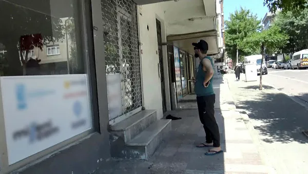 1687847964443.jpg Dükkanın önüne gelen şok yaşadı! Paraları toplayıp ortalıktan kayboldular - 3