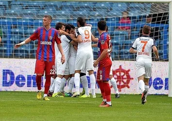 Başakşehir yerlilerle zirvede