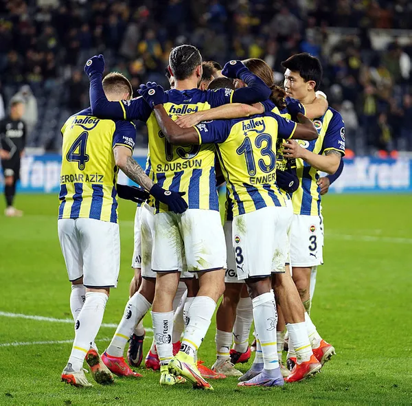 fenerbahce-teknik-direktoru-ismail-kartal-mac-sonu-konustu-benden-cok-oyuncularimi-sevmelerini-istiyorum-1642622591154.jpg Fenerbahçe Teknik Direktörü İsmail Kartal maç sonu konuştu: Benden çok oyuncularımı sevmelerini istiyorum - 2