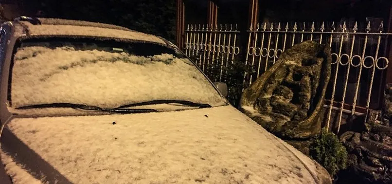 İstanbul'da kısa süreli kar ve dolu yağışı