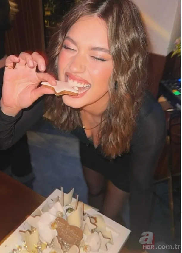 A.B.İ.'nin başrolü Afra Saraçoğlu'nun annesiyle pozuna yorum yağdı 3