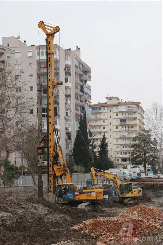Normal inşaattan 3 kat hızlı ilerliyor! İzmir’de yatay mimari dönemi! Dikkat çeken Rıza Bey Apartmanı detayı