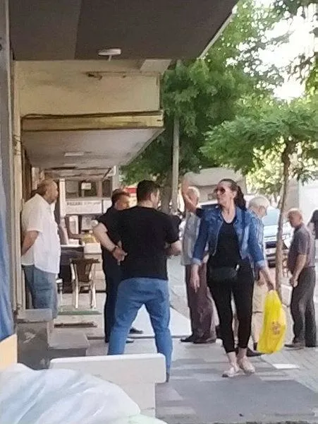 1687847824826.jpeg Dükkanın önüne gelen şok yaşadı! Paraları toplayıp ortalıktan kayboldular - 1