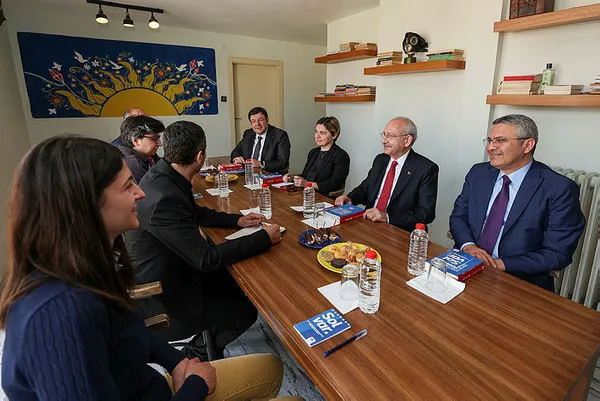 chp-genel-baskani-kemal-kilicdaroglundan-aksenere-yanit-soframizi-buyutmeye-devam-edecegiz-bu-saatten-sonra-de-1677860183686.jpg CHP Genel Başkanı Kemal Kılıçdaroğlu'ndan Akşener'e yanıt: Soframızı büyütmeye devam edeceğiz! Bu saatten sonra değişmem - 7