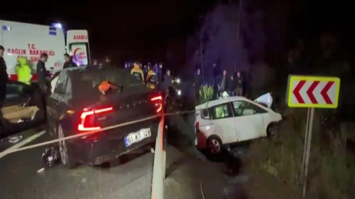 Beykoz'da katliam gibi kaza! Araçlar kafa kafaya çarpıştı: 1 ölü 5 yaralı