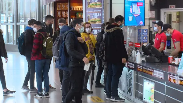 1614692377889.jpg Restoran, lokantalar ve kafeler açıldı! AVM'lerin yemek katları doldu taştı - 2