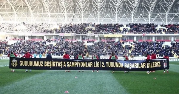 Yeni Malatyaspor’dan Beşiktaş’a pankart jesti