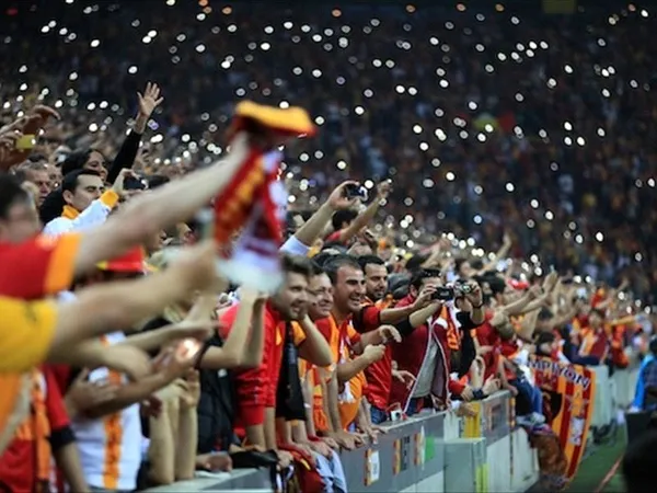 galatasaray-taraftar-grubu-ultraslandan-fatih-terime-istifa-cagrisi-1619039510361.jpg Galatasaray taraftar grubu Ultraslan liderinden Fatih Terim'e istifa çağrısı! - 1