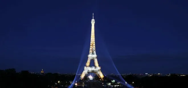 ABD’li turistler Fransa’yı karıştırdı! Eyfel Kulesi’nde 1 gece mahsur kaldılar