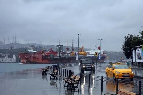 Dev nakliye gemisi İstanbul Boğazı’nda