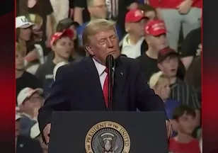 TRUMP KİLOSUYLA DALGA GEÇTİ