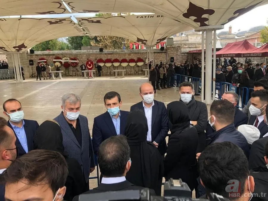 Özdemir Bayraktar son yolculuğuna uğurlandı! Sevenleri Fatih Camii'ne akın etti 24