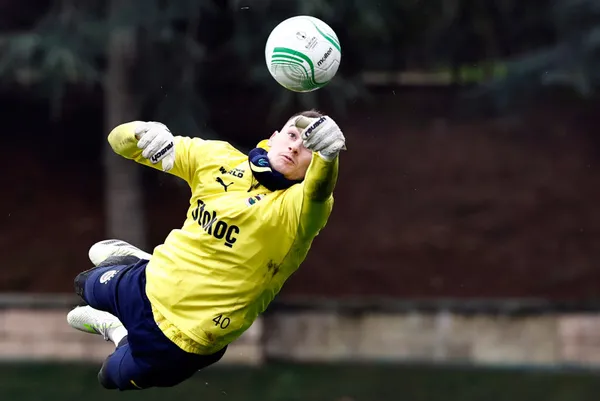 Fenerbahçe Spartak Trnava maçı saat kaçta hangi kanalda? Kartal’dan 11 kararı! Kanarya’nın kazanmaktan başka çaresi yok