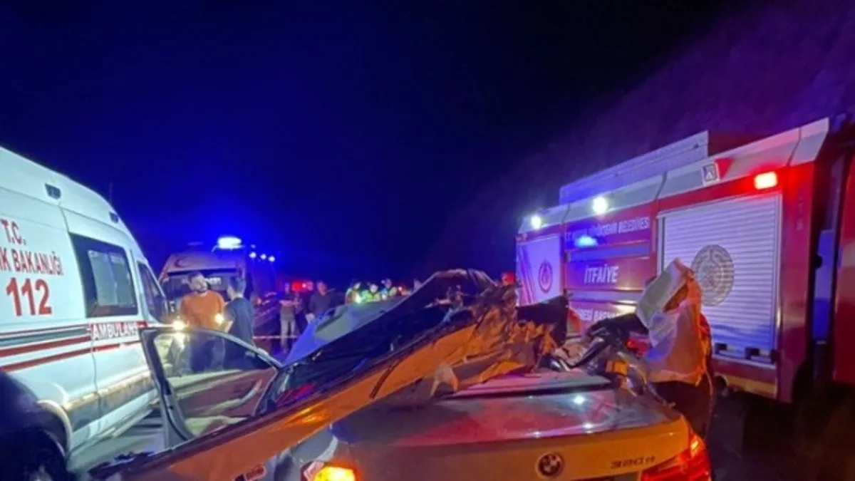 Mersin'de korkunç kaza! Otomobil tıra çaptı: Ölü ve yaralı var