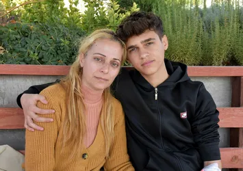 Depremzede kadın yaşadığı felaketi anlattı: “Oğlumu sürükleye sürükleye çıkardım"