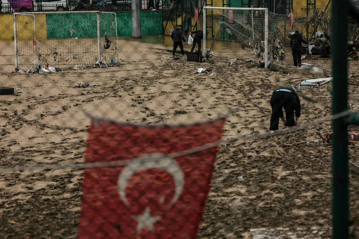 1792176839688.jpg İstanbul'da kuvvetli sağanak kapıda! Adil Tek'ten kritik uyarı: Cumartesi akşamı o saatlere dikkat! - 2