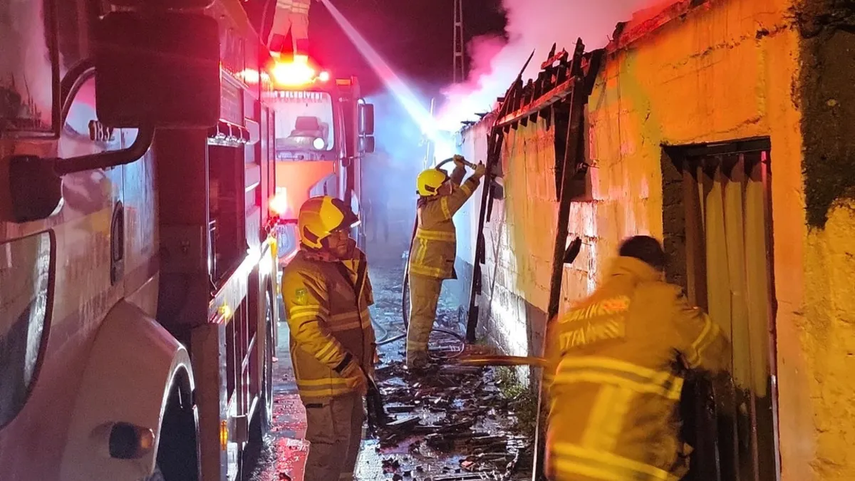 Balıkesir'de samanlıkta çıkan yangın söndürüldü