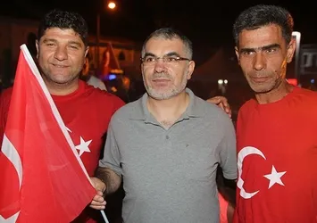 Tatil yerine 'demokrasi nöbeti' tutuyorlar