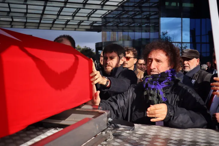 Hıncal Uluç 83 yaşında hayatını kaybetti! Turkuvaz Medya önünde tören düzenlendi! Ağabeyinden duygulandıran sözler
