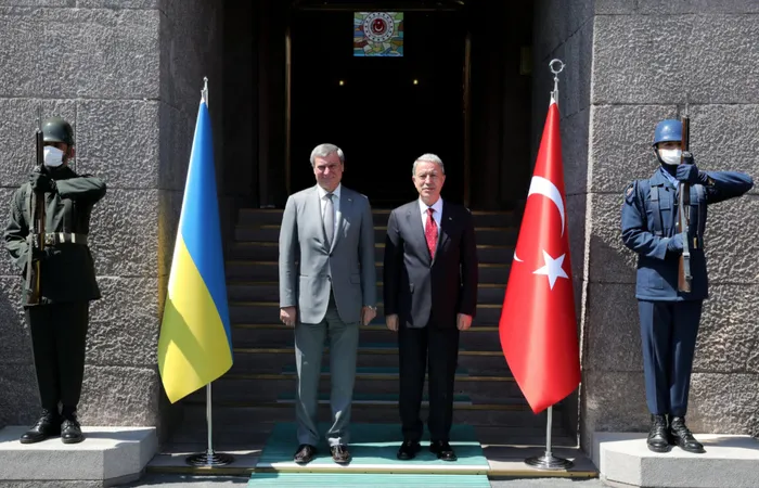 Milli Savunma Bakanı Hulusi Akar Ukrayna Başbakan Yardımcısı ile görüştü - 3