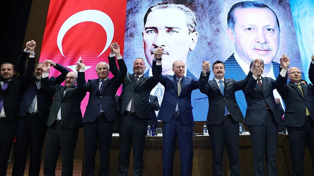 İYİ Partili iki isim AK Parti'ye katıldı