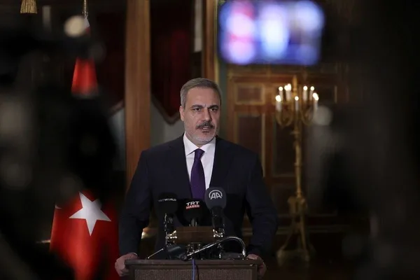 disisleri-bakani-hakan-fidandan-net-mesaj-turkiye-bolgede-istikrar-istiyor-1710792984812.jpeg Dışişleri Bakanı Hakan Fidan 7 Şubat MİT kumpasını anlattı: “Başbakanlıkta dinleme cihazlarını bulduk” - 6