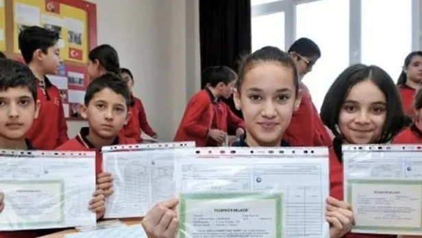 İlkokul, ortaokul, lise karneleri ne zaman, saat kaçta verilecek? Karne töreni saat kaçta yapılır?