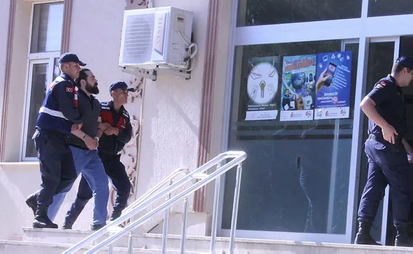 FETÖ firarisi eski yüzbaşı bakın nerede yakalandı - 1