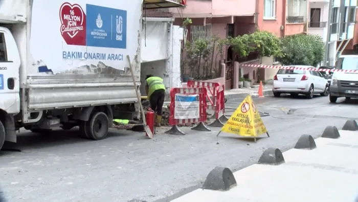 Son dakika: Küçükçekmece'de İSKİ çalışması sırasında doğalgaz borusu patladı! Paniğe neden oldu - 2